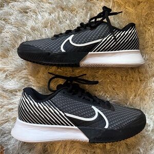 Nike Court Women’s Air Zoom Vapor Pro 2 Shoes Black/White